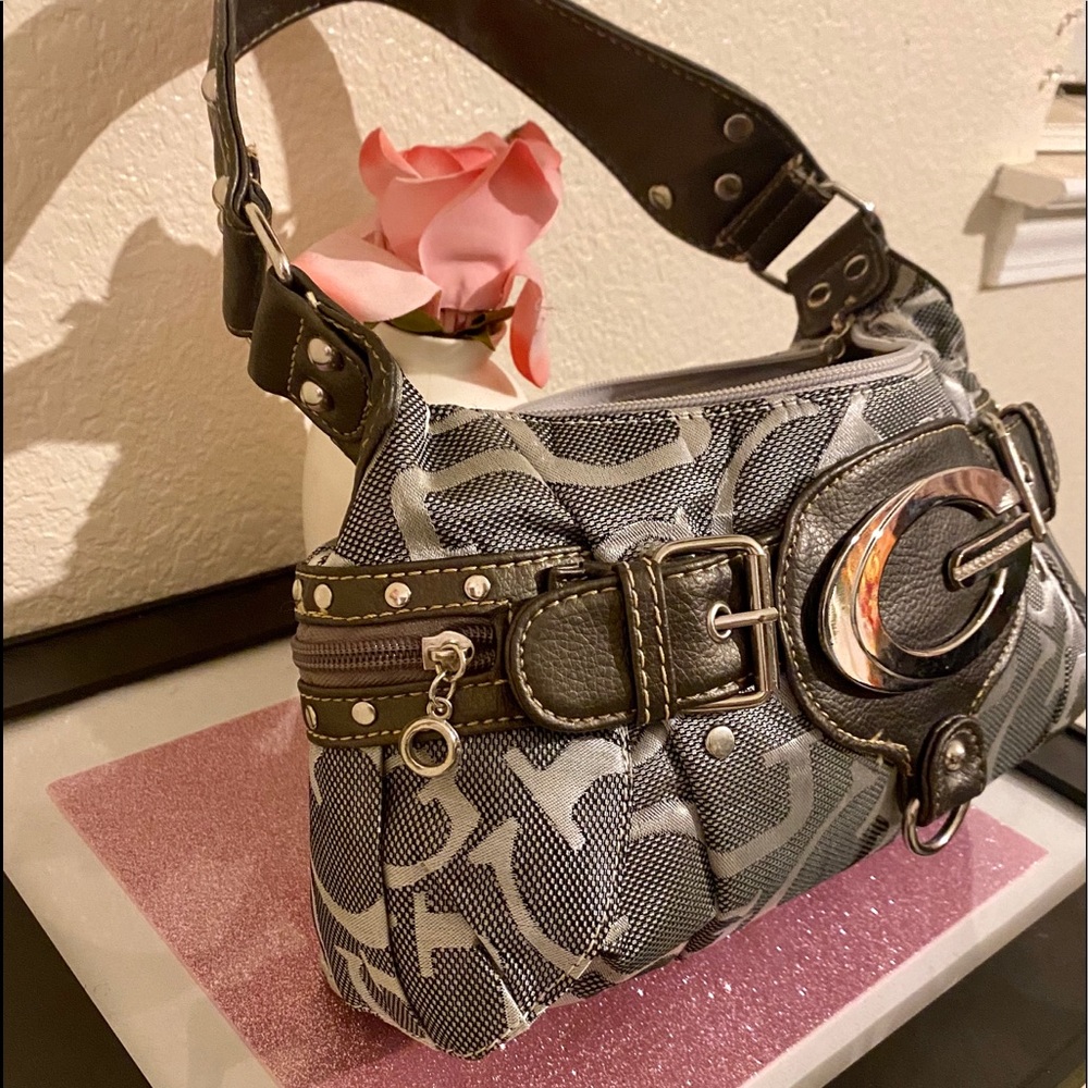 “GUESS” Small Hand Bag - Picture 3 of 15